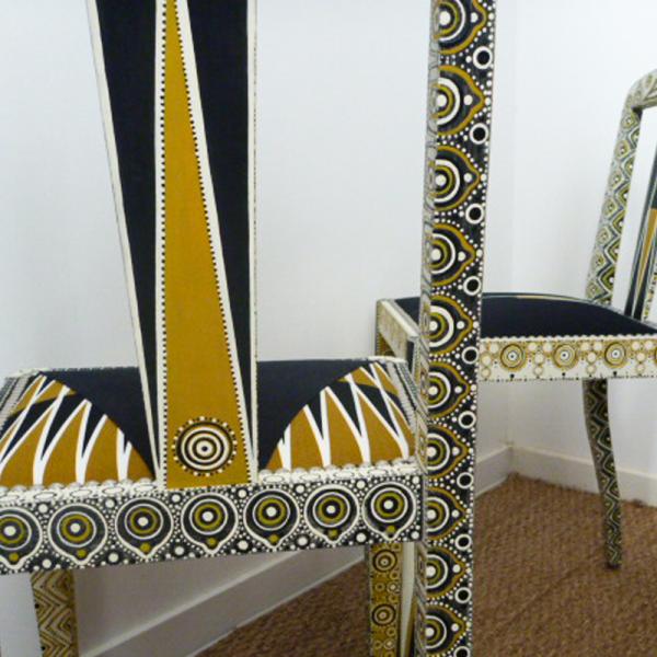 Chaises Triangles - fausses jumelles